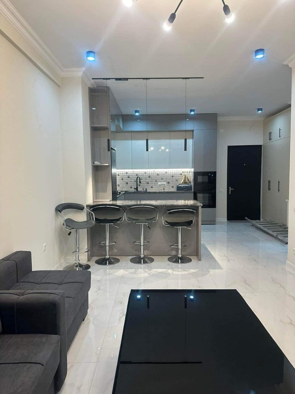 Furnished 1-Bedroom Apartment in Didi Dighomi photo 1 of 6