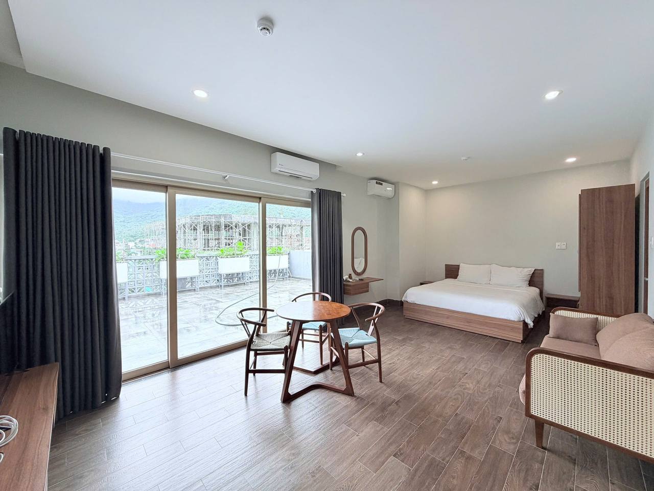 Penthouse Studio with Pool in Son Tra photo 8 of 8