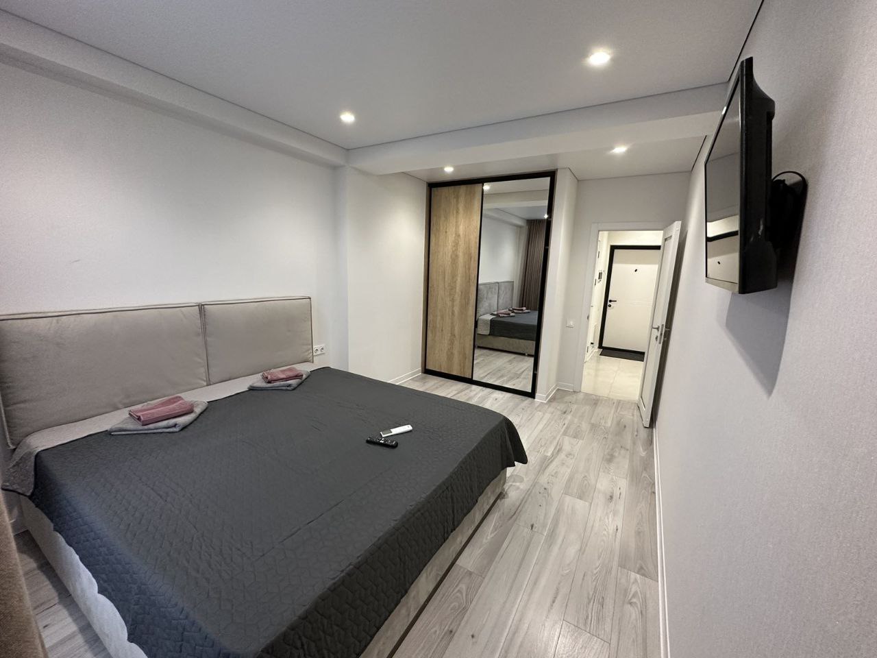 Two-Bedroom Apartment with Terrace in Ciocana photo 2 of 8