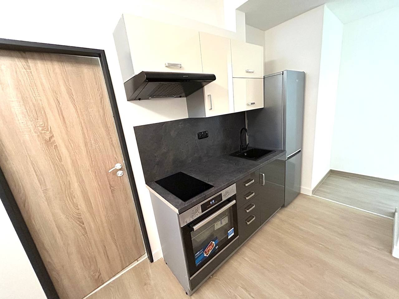 Квартира 1+1 рядом с метро Пальмовка photo 3 of 8