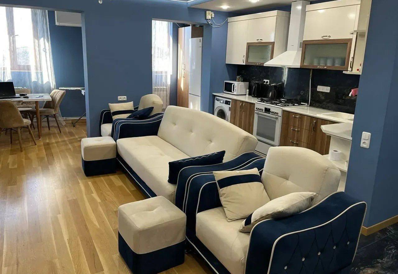 Furnished 3-Bedroom Apartment in Kentron photo 2 of 8