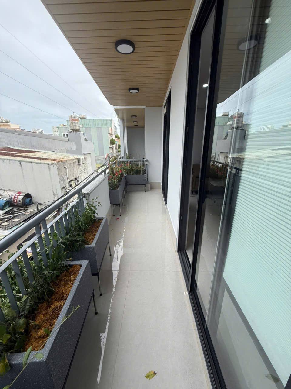 Brand-New 2-Bedroom Apartment in Son Tra photo 2 of 8