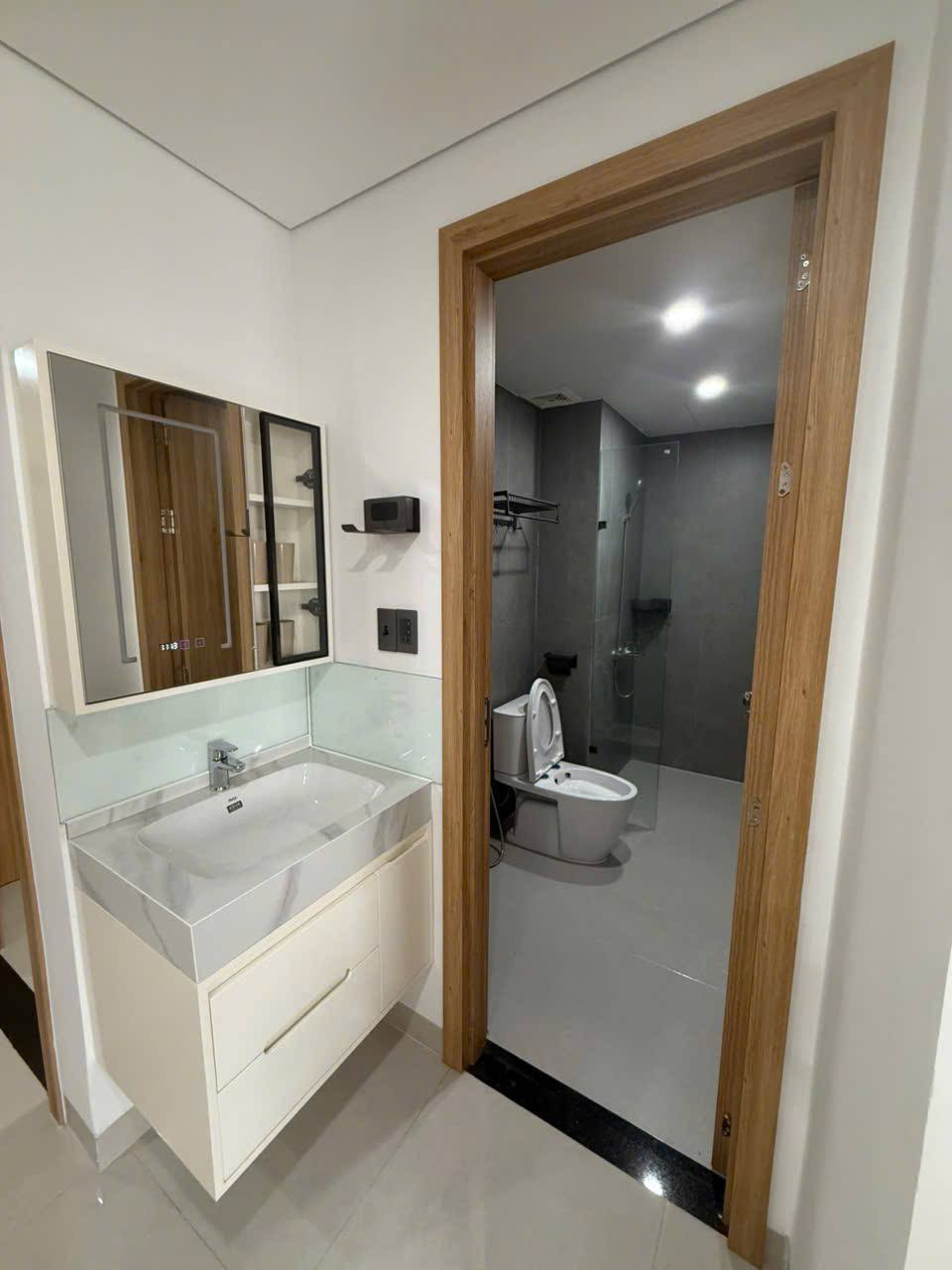 Brand-New 2-Bedroom Apartment in Son Tra photo 5 of 8