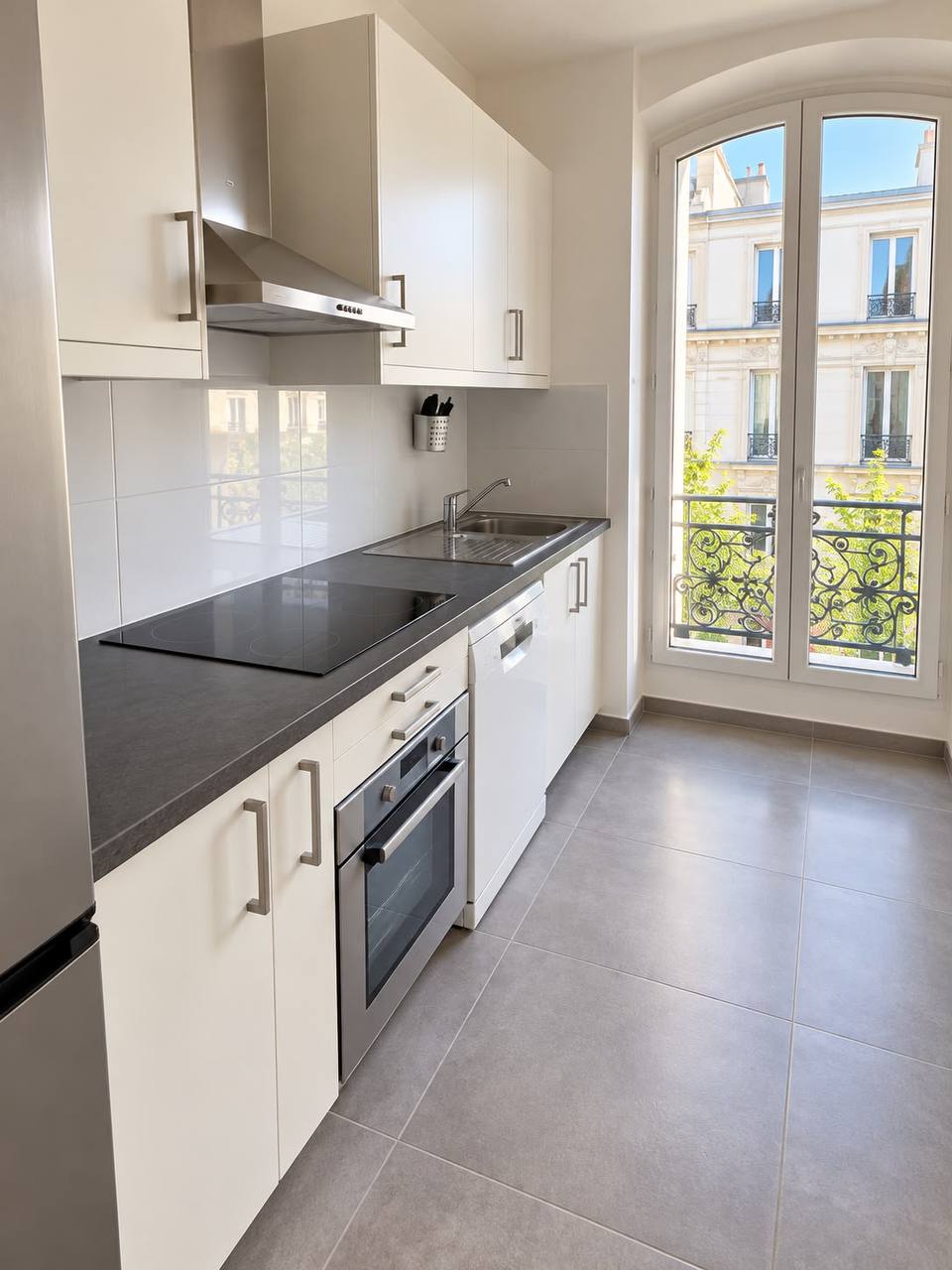 Four-Room Apartment with Balcony in Paris photo 5 of 7