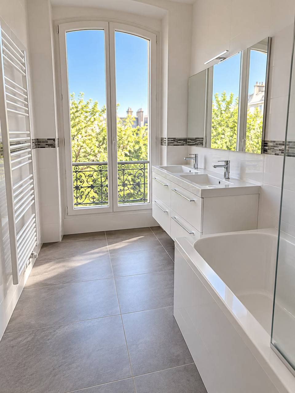 Four-Room Apartment with Balcony in Paris photo 6 of 7