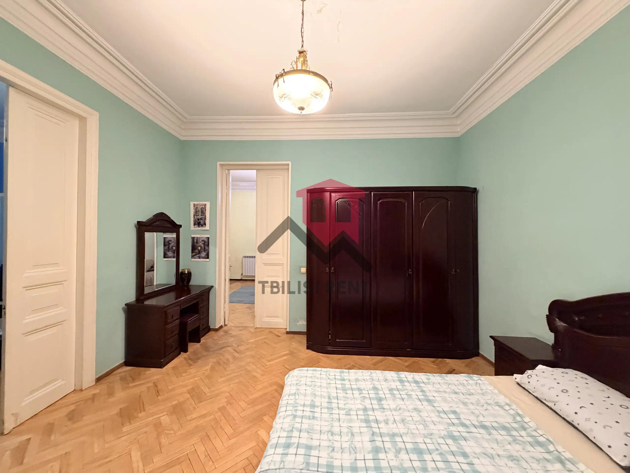 Spacious Two-Bedroom Apartment in Chugureti photo 4 of 8