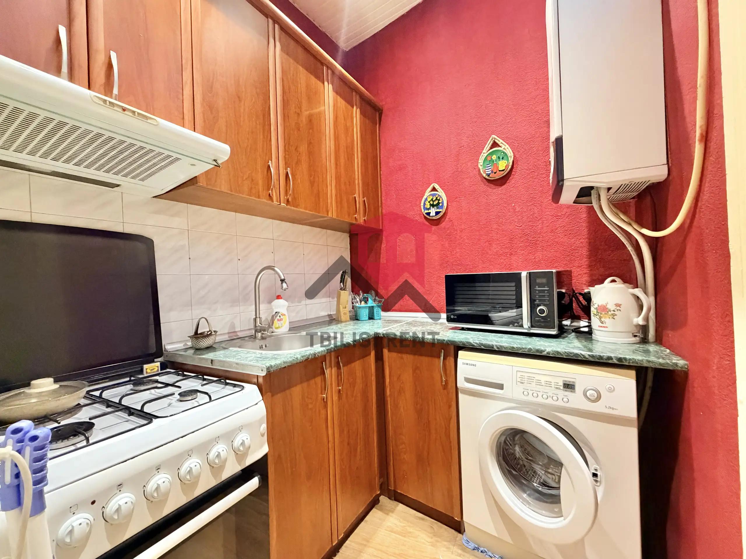Spacious Two-Bedroom Apartment in Chugureti photo 7 of 8