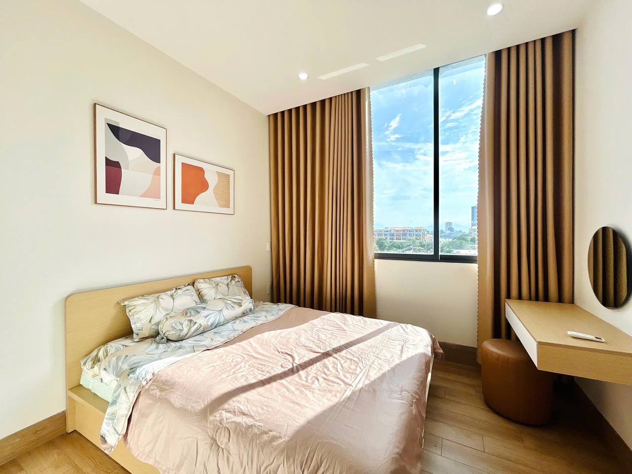 Spacious 2-Bedroom Apartment in Son Tra photo 3 of 8