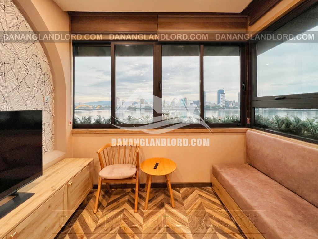 Studio Apartment with Dragon Bridge View photo 3 of 8