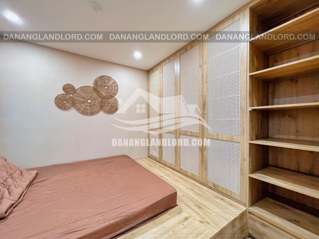 Studio Apartment with Dragon Bridge View photo 7 of 8