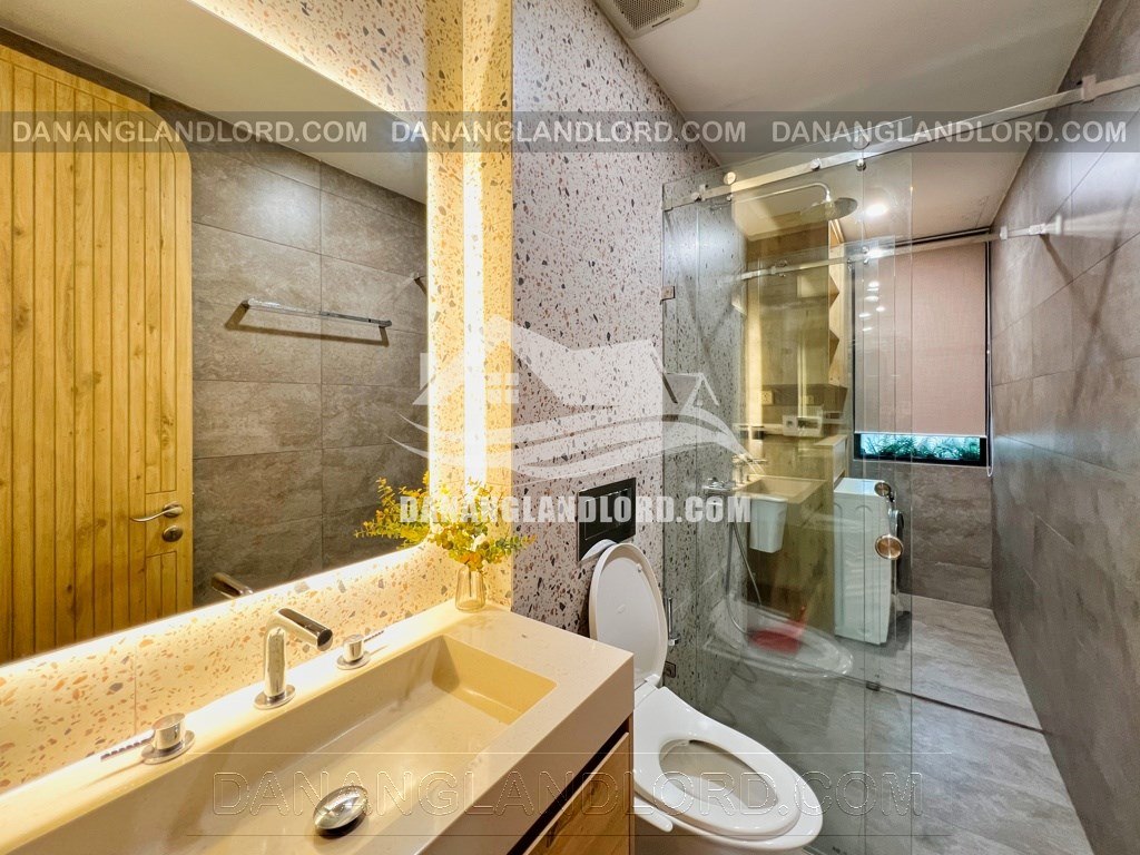 Studio Apartment with Dragon Bridge View photo 8 of 8