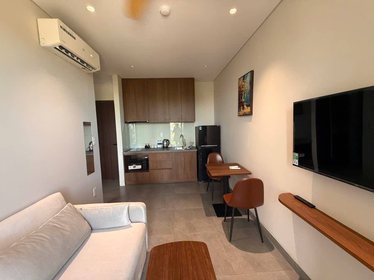 Luxury 1-Bedroom Apartment with Pool in Da Nang photo 4 of 8