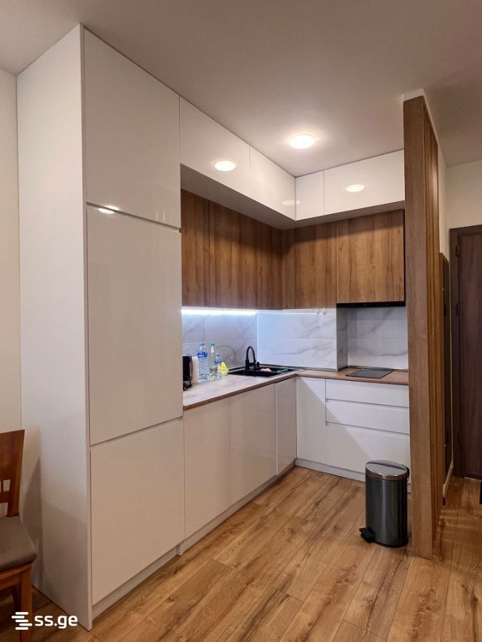 Furnished One-Bedroom Apartment with Views photo 3 of 8