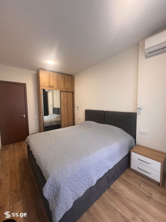 Furnished One-Bedroom Apartment with Views photo 5 of 8