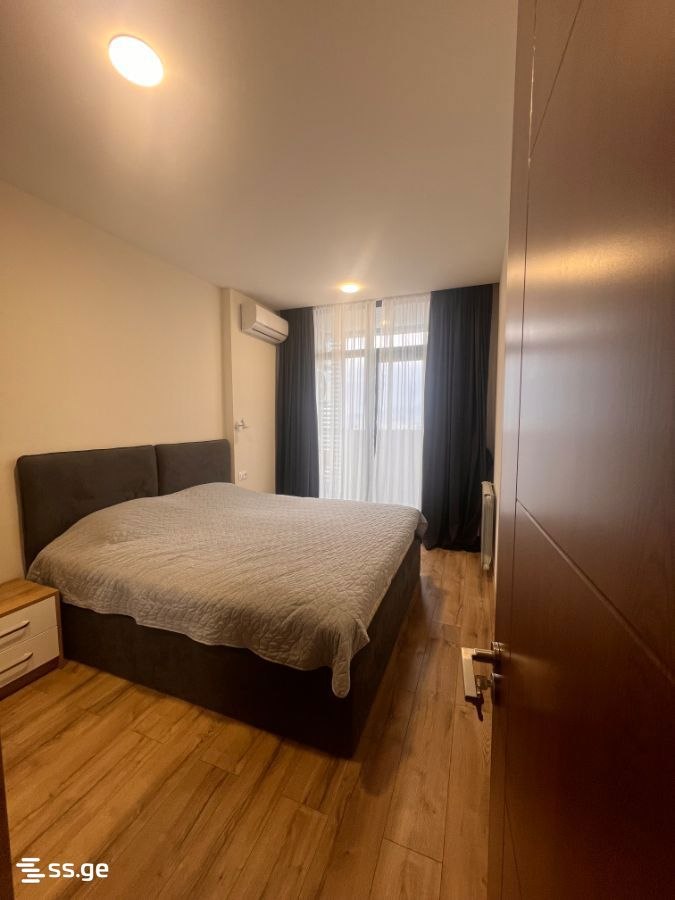 Furnished One-Bedroom Apartment with Views photo 6 of 8