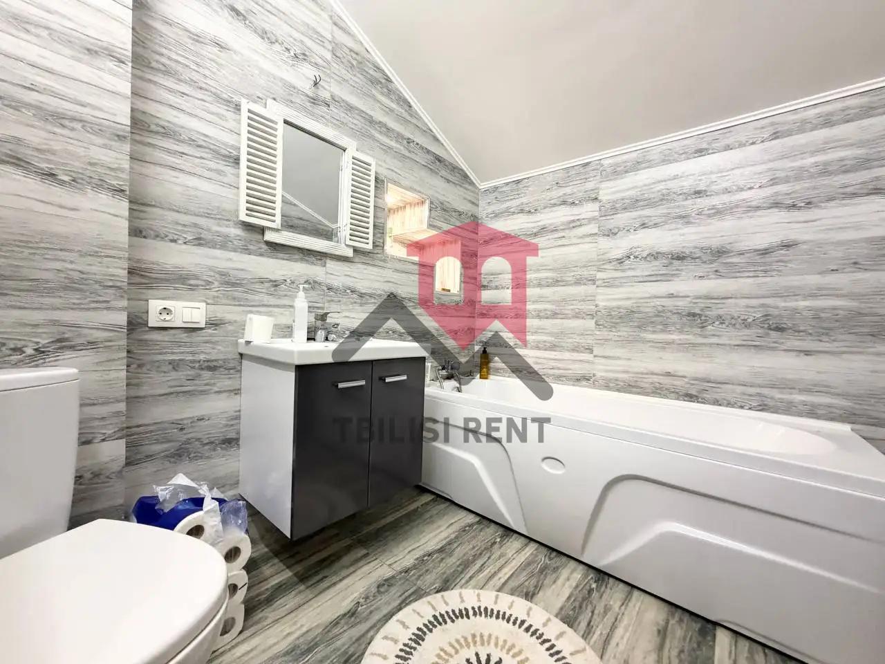 Spacious 3-Bedroom Duplex Apartment Near Lisi Lake photo 8 of 8