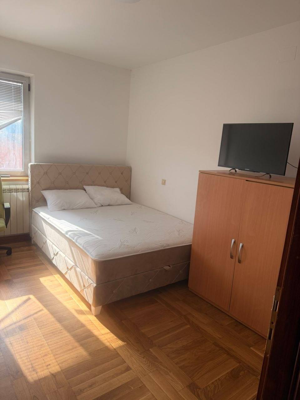 Unfurnished 2-Bedroom Apartment in Zemun photo 3 of 8