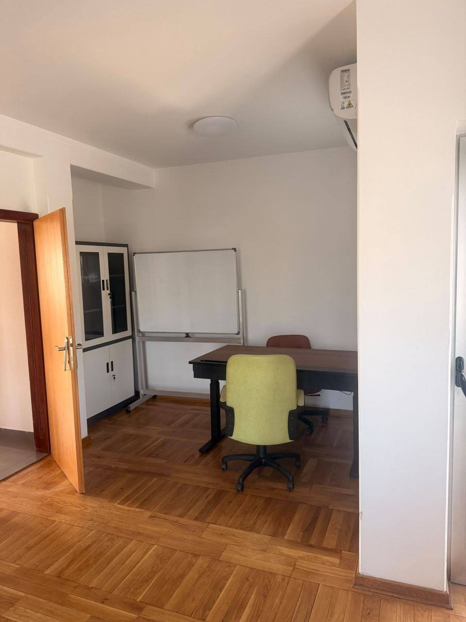 Unfurnished 2-Bedroom Apartment in Zemun photo 5 of 8