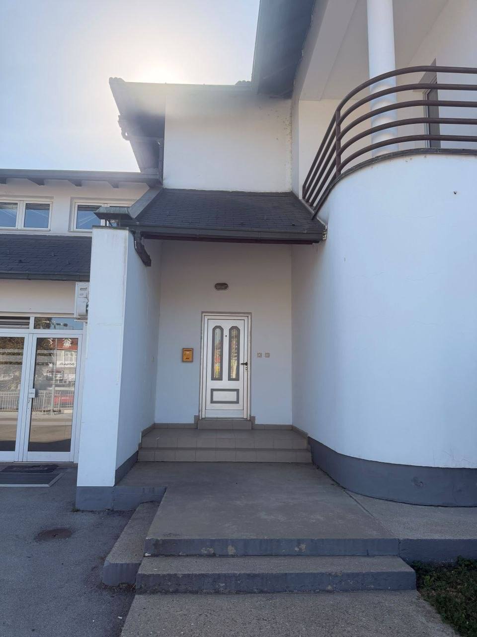 Unfurnished 2-Bedroom Apartment in Zemun photo 8 of 8