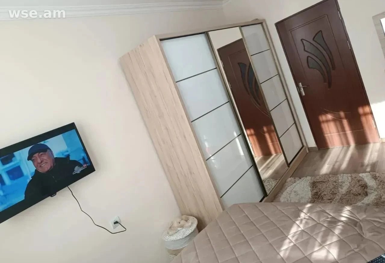 4-Room Apartment for Rent in Kentron photo 2 of 8