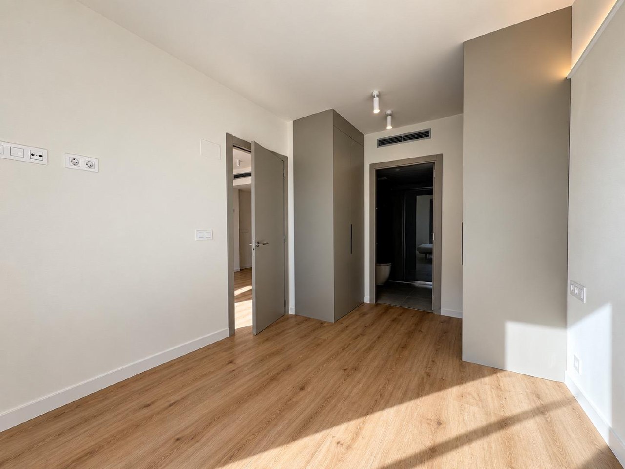 1-Bedroom Apartment with Sea View in Valencia photo 5 of 8