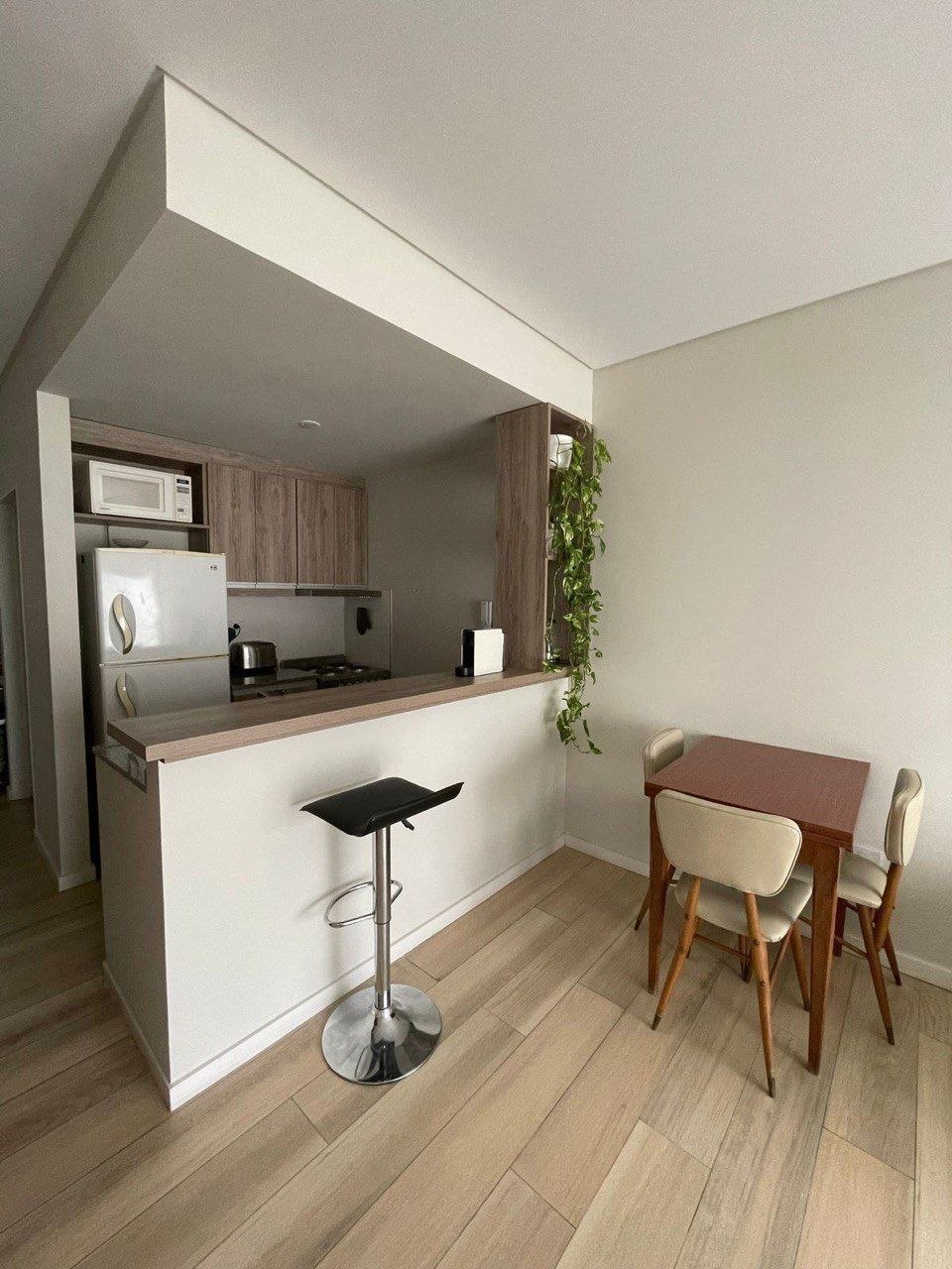 Modern 1-Bedroom Apartment with Balcony in Villa Crespo photo 3 of 8