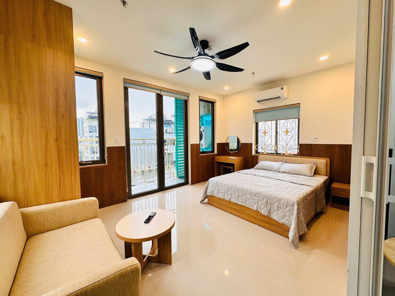 Brand-New 1-Bedroom Near My Khe Beach photo 1 of 6