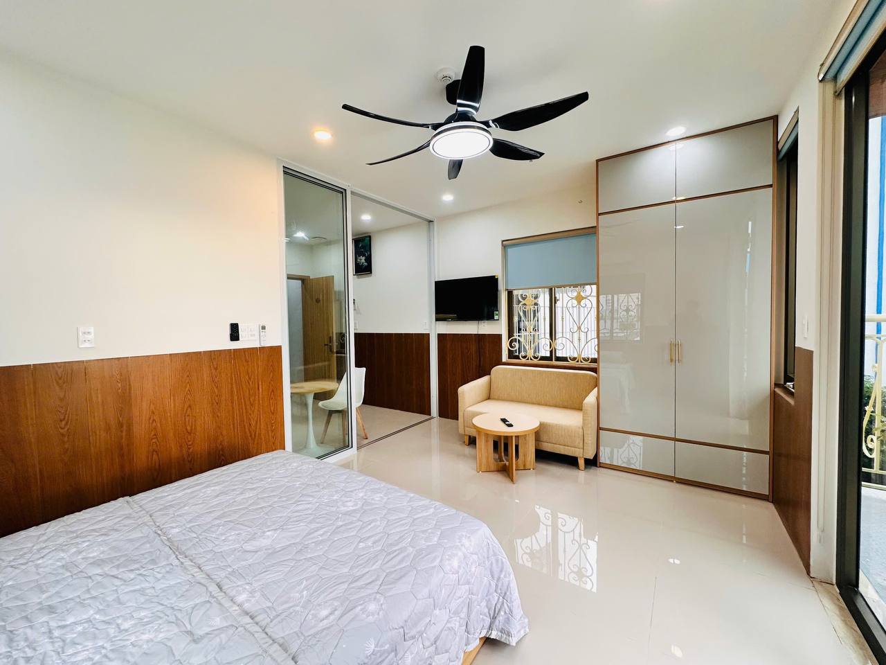 Brand-New 1-Bedroom Near My Khe Beach photo 3 of 6