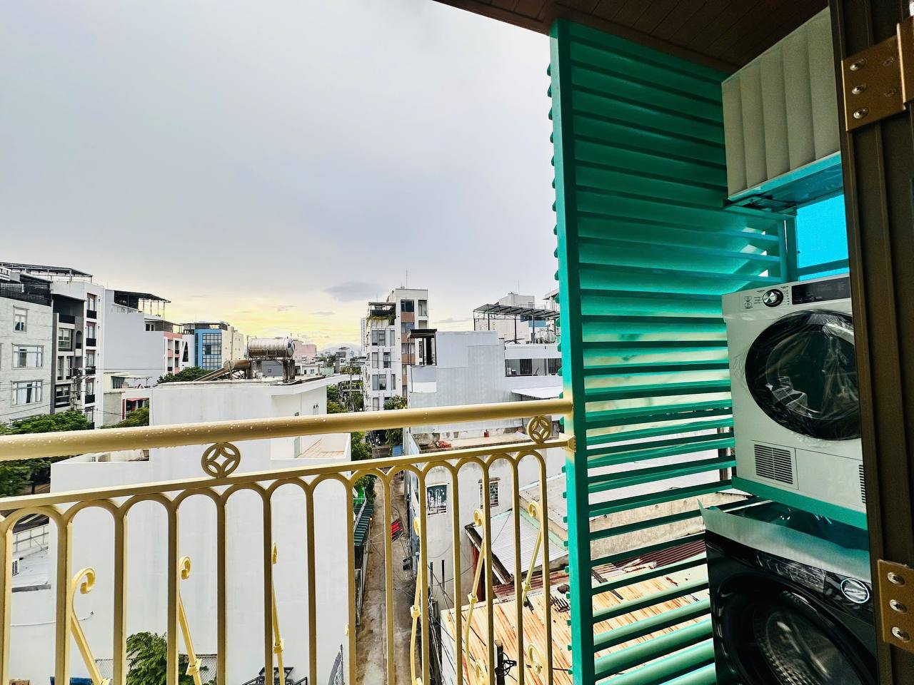 Brand-New 1-Bedroom Near My Khe Beach photo 6 of 6