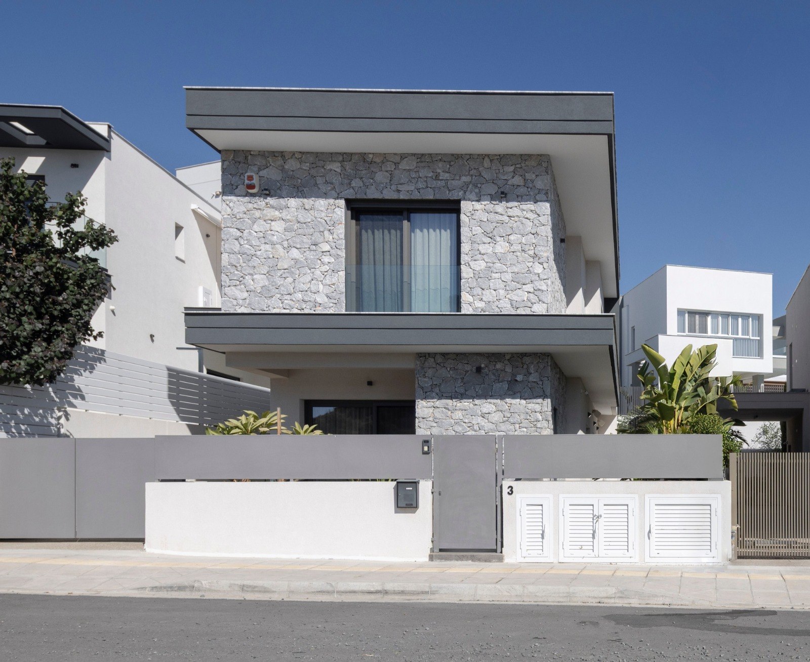 3-Bedroom House with Private Pool in Agios Athanasios photo 1 of 7