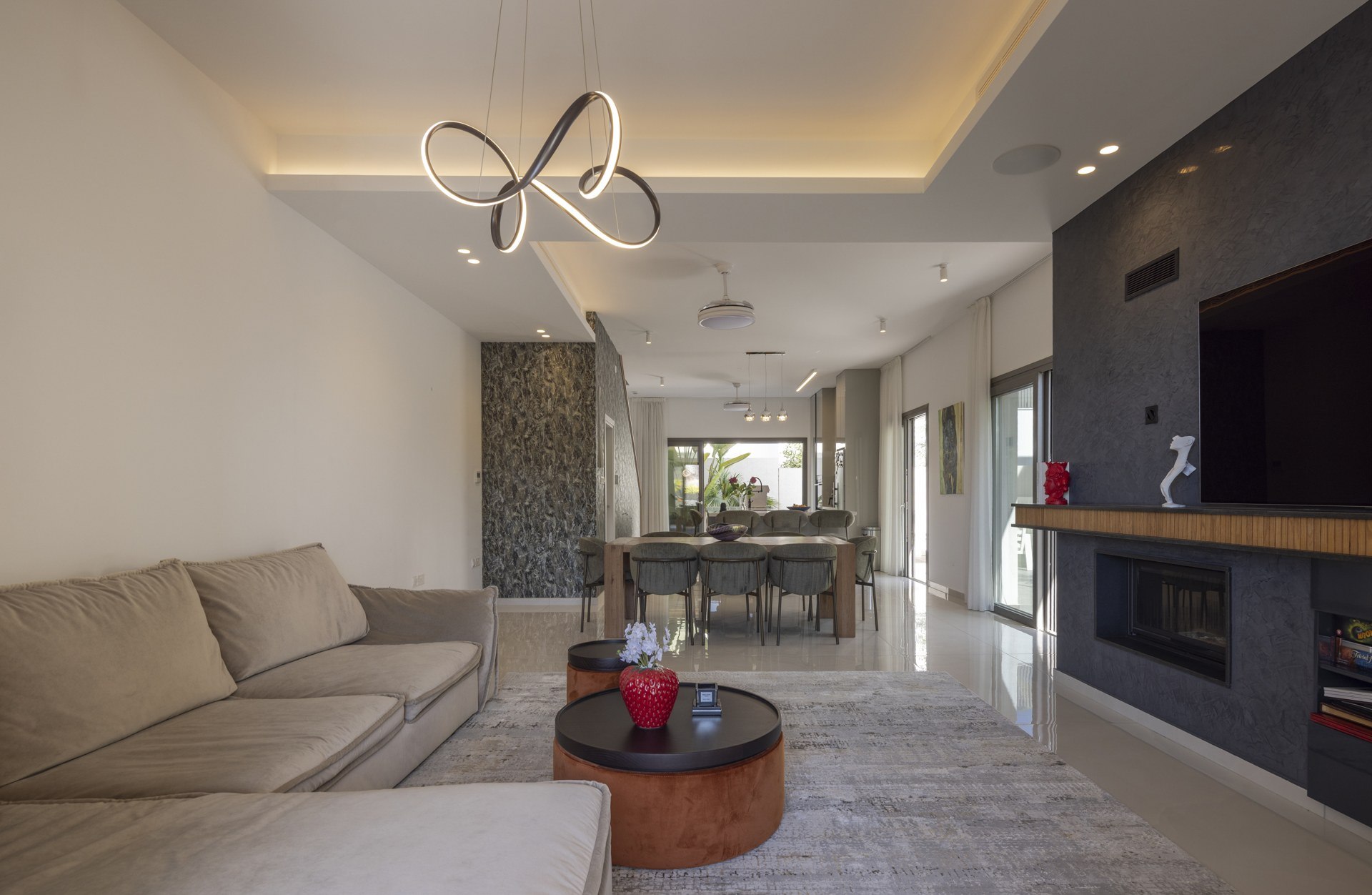 3-Bedroom House with Private Pool in Agios Athanasios photo 7 of 7