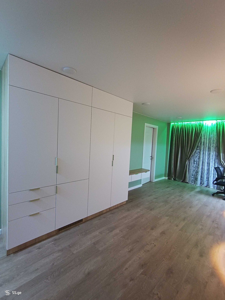 One-Bedroom Apartment in Sunset Building photo 5 of 8