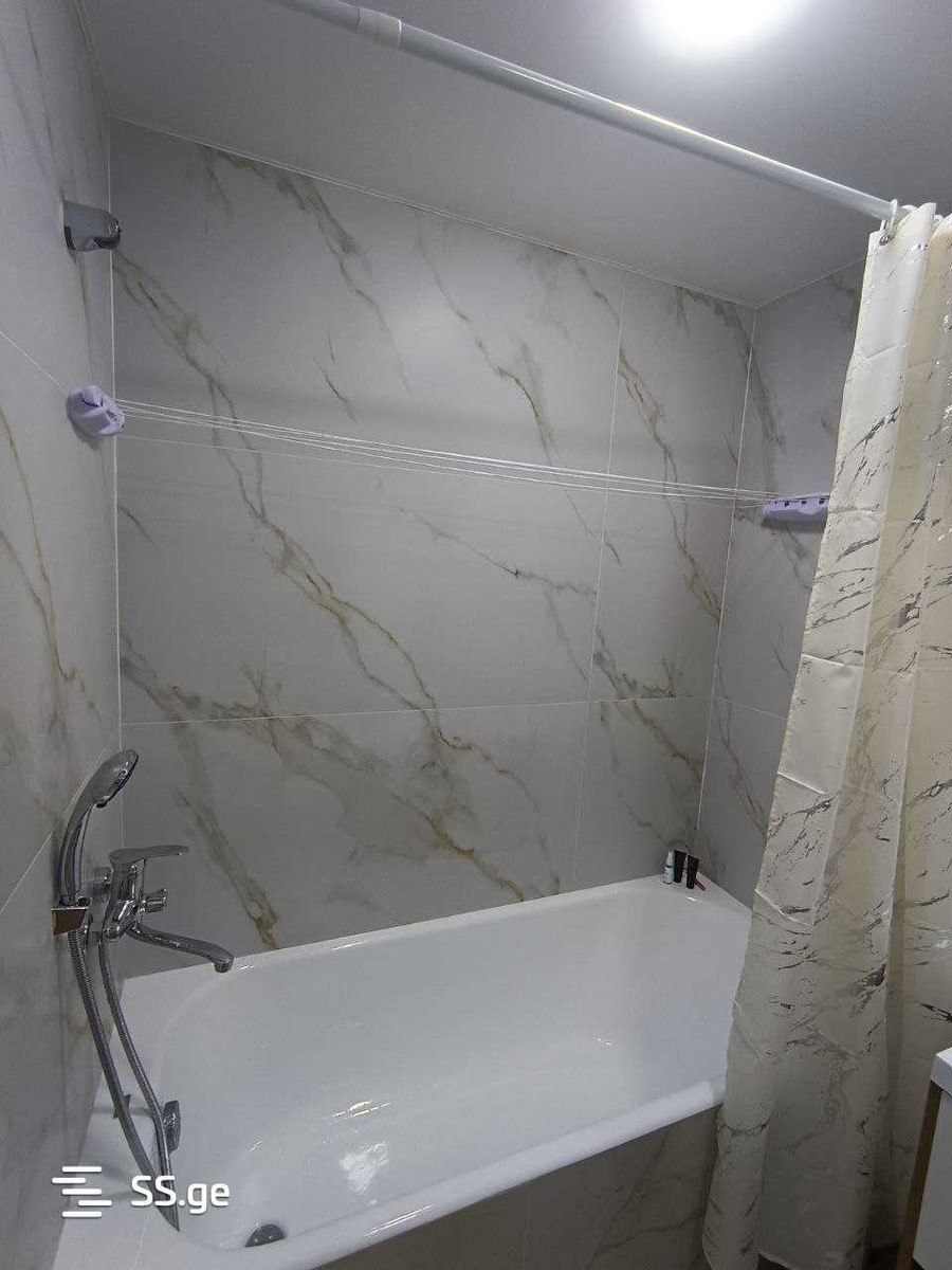 One-Bedroom Apartment in Sunset Building photo 8 of 8