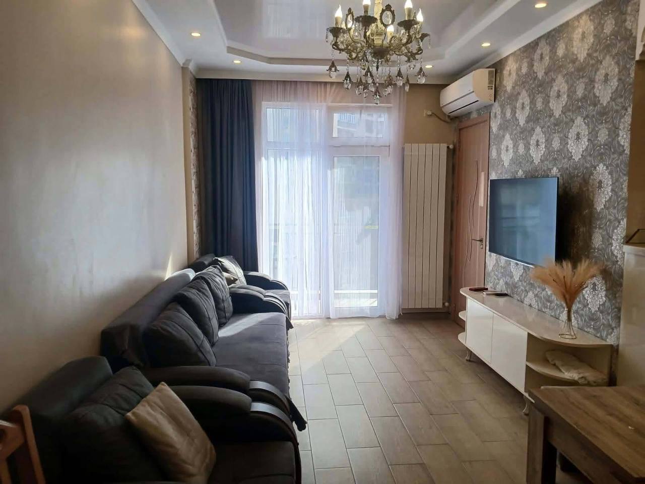 1-Bedroom Apartment for Rent in Batumi photo 1 of 6
