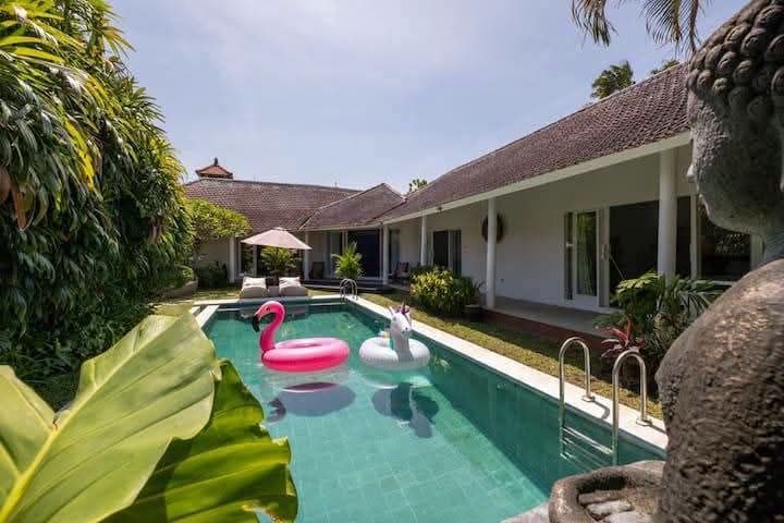 3-Bedroom Villa in Canggu photo 1 of 8