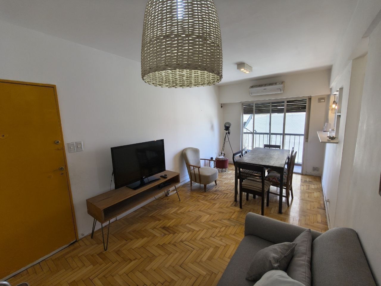 Трёхкомнатная квартира с балконом в Лас-Каньитас photo 1 of 8