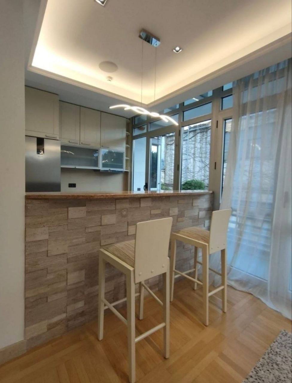 3-Bedroom Apartment in Dedinje photo 3 of 8