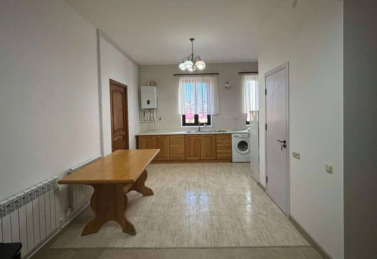 Furnished Apartment in Kentron photo 2 of 8