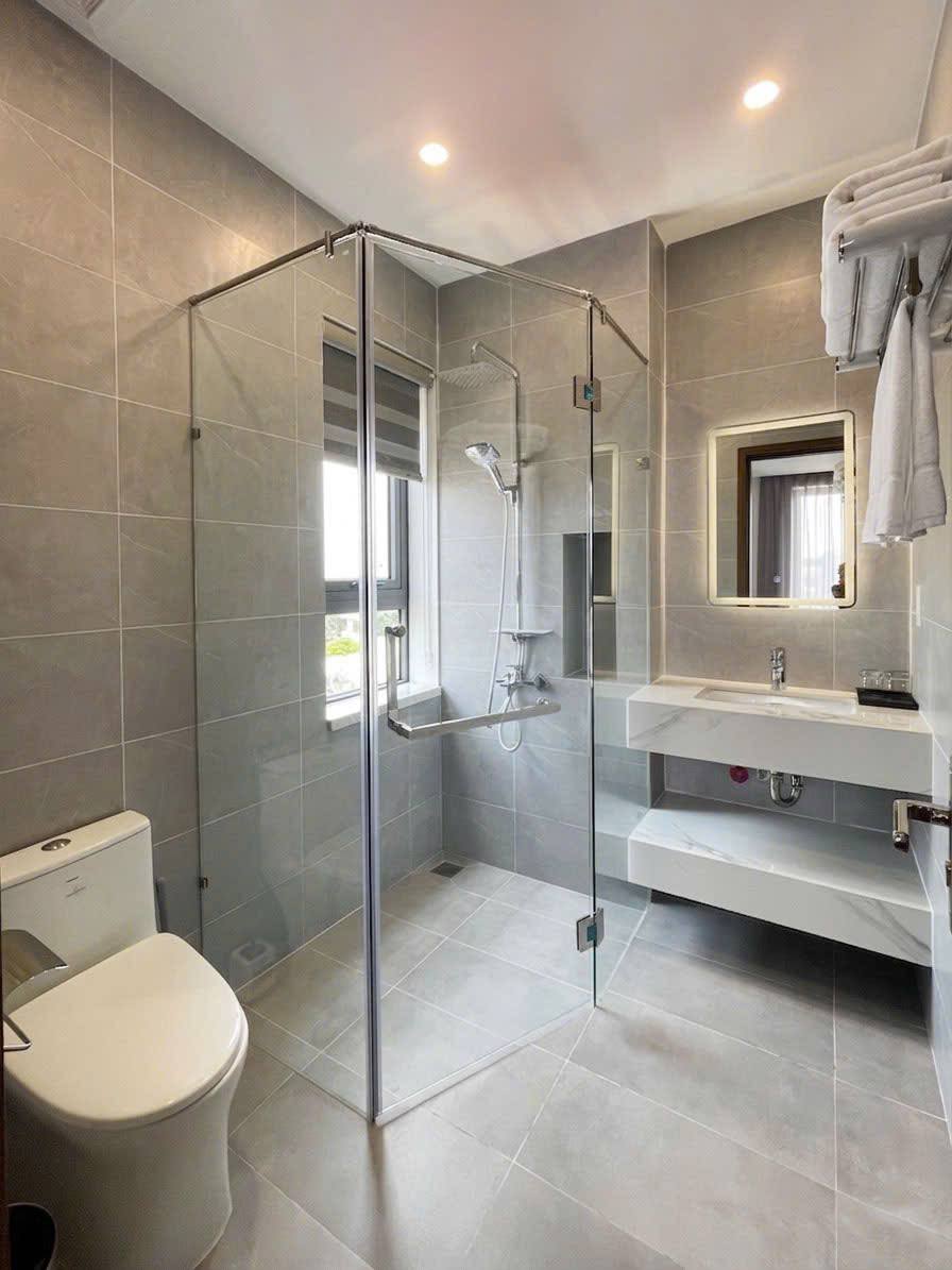 1-Bedroom Apartment with Balcony, Pool and Gym in My An photo 2 of 8