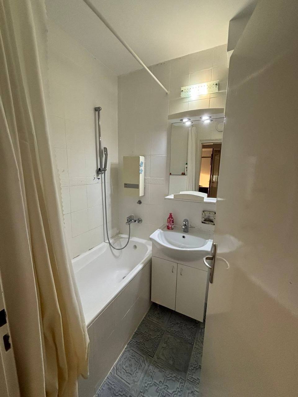 3-Bedroom Apartment in Novi Beograd photo 6 of 7