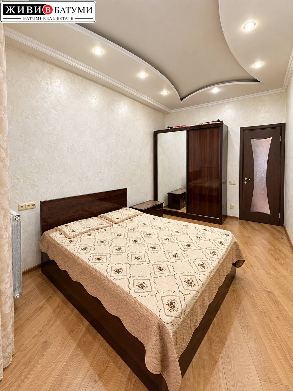 Просторная квартира с 2 спальнями в Батуми photo 5 of 8