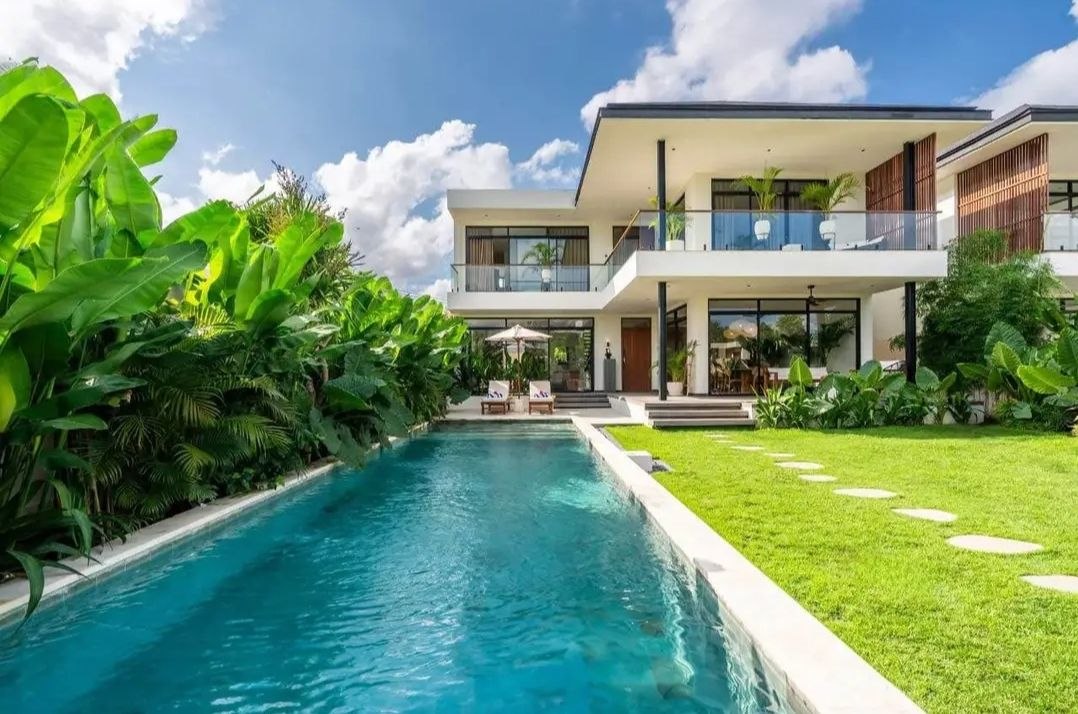 3-Bedroom Villa in Canggu photo 1 of 8