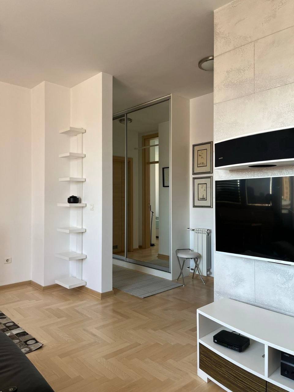1-Bedroom Apartment on Žorža Klemansoa Street photo 3 of 7
