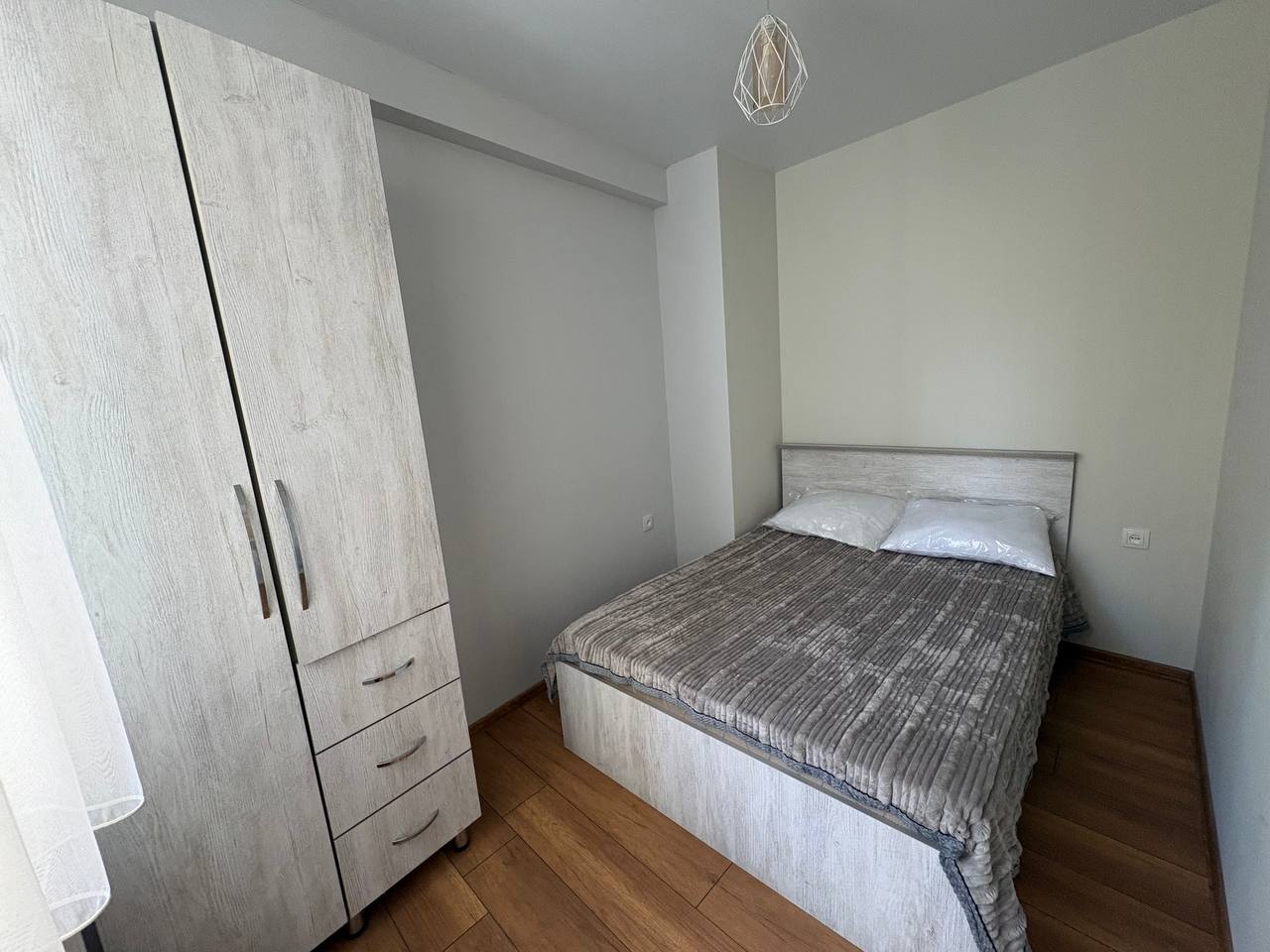 Furnished 2-Bedroom Apartment with Mountain View photo 4 of 8