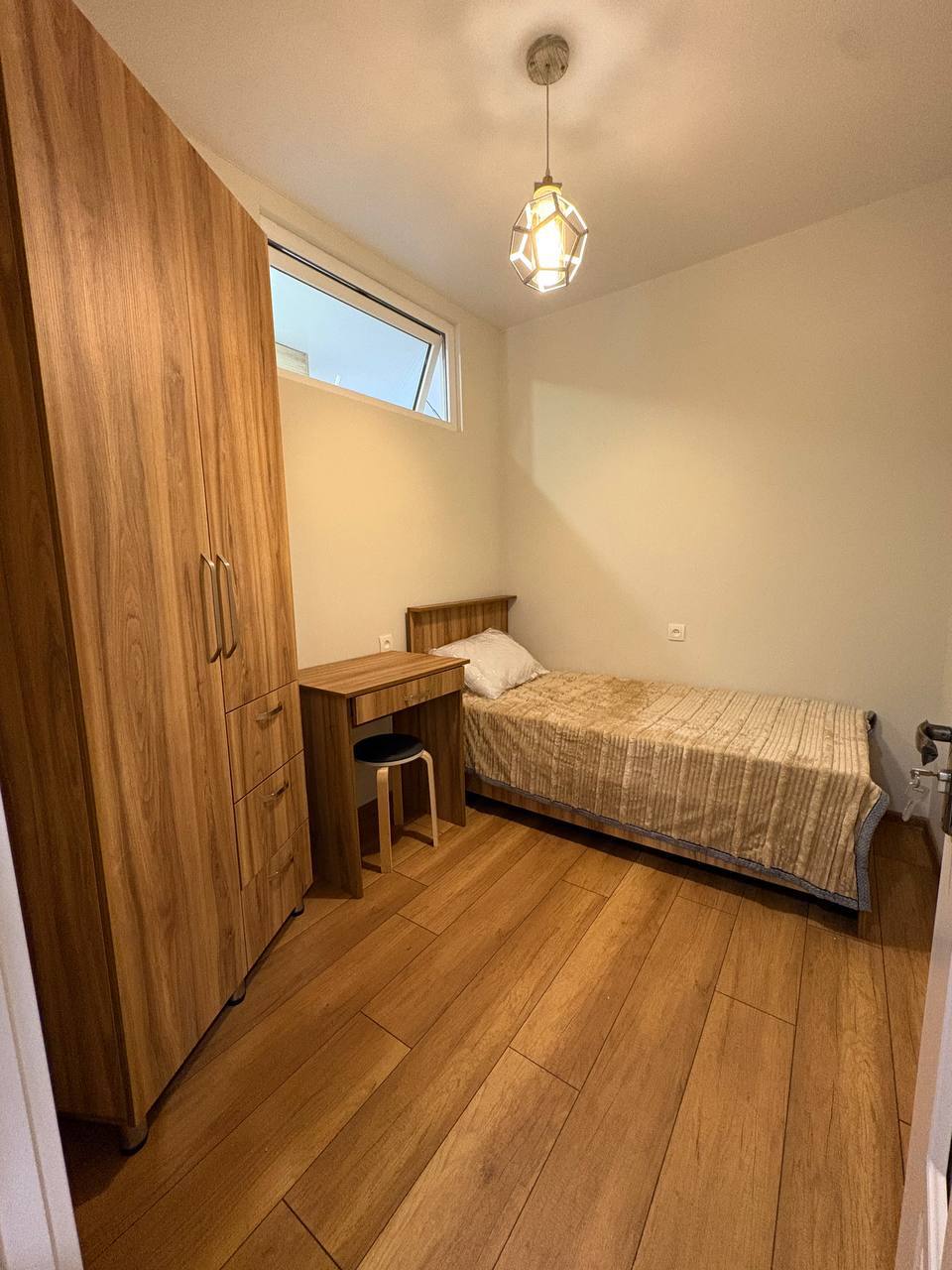 Furnished 2-Bedroom Apartment with Mountain View photo 5 of 8