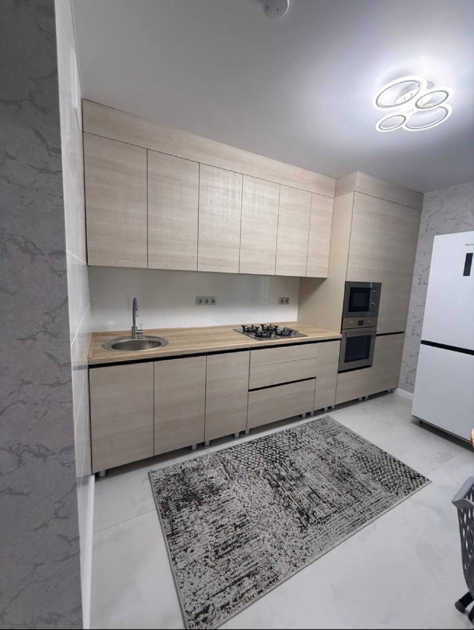 One-Bedroom Apartment near the Airport photo 2 of 8