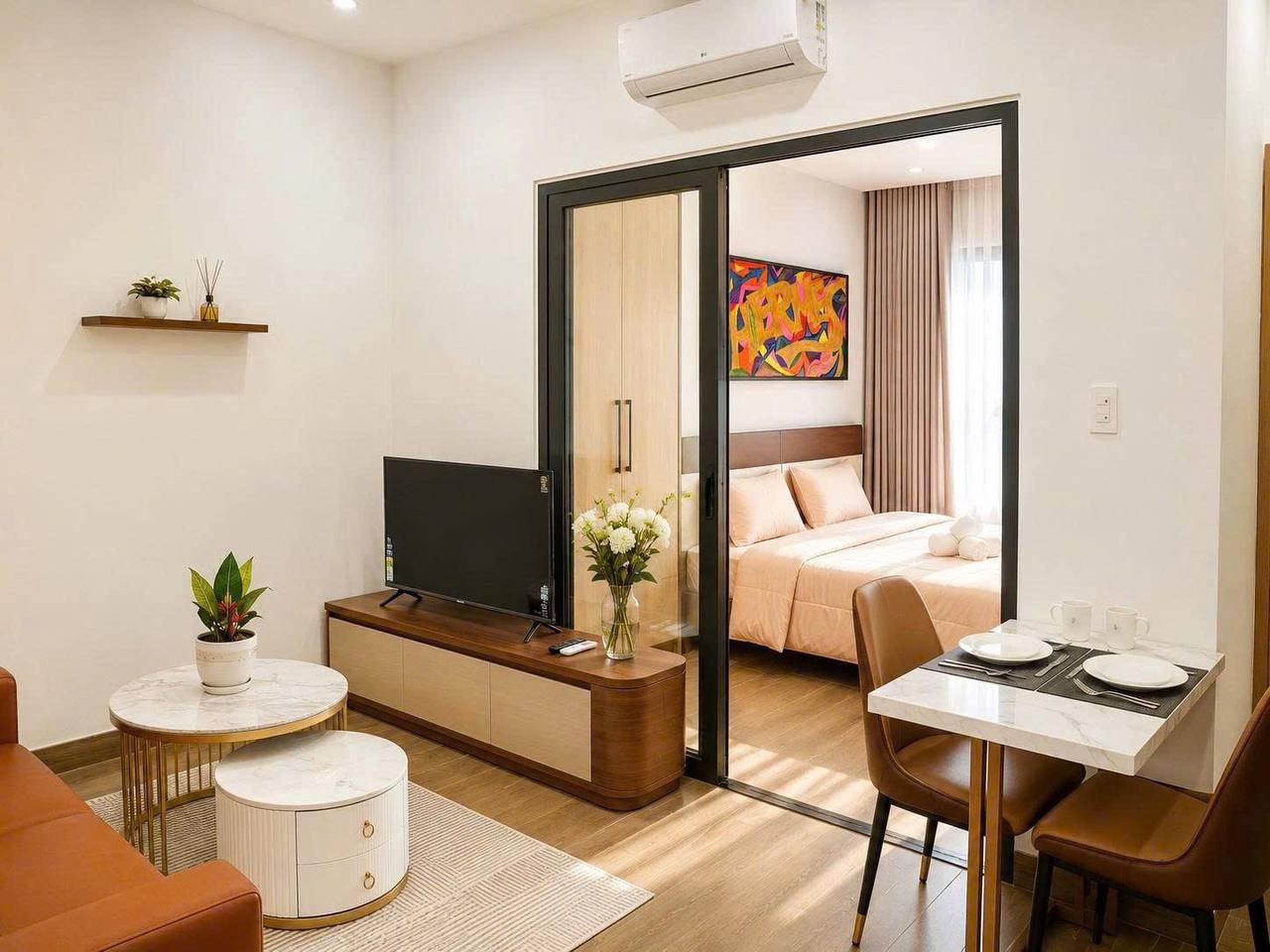 Ocean-Side Serviced Apartment Near My Khe Beach photo 2 of 8