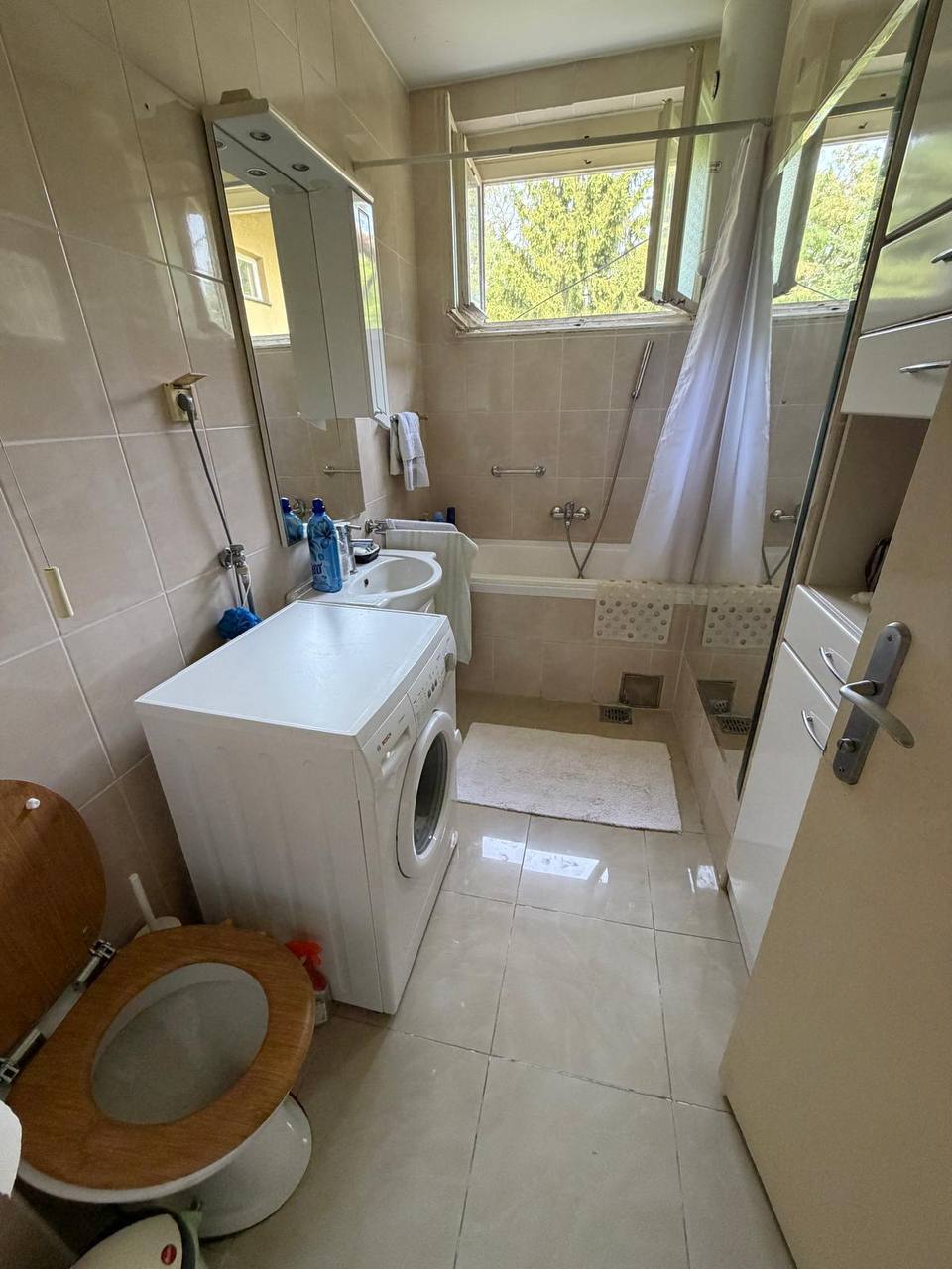 Three-Bedroom Apartment in Dedinje photo 5 of 6