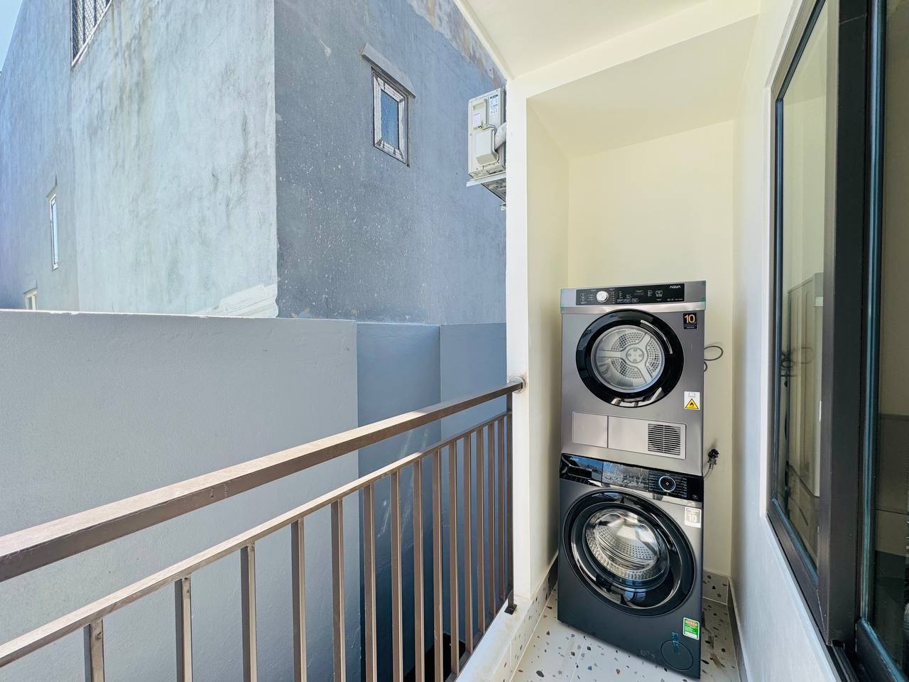 Brand-New 2BR Apartment in Son Tra photo 2 of 8