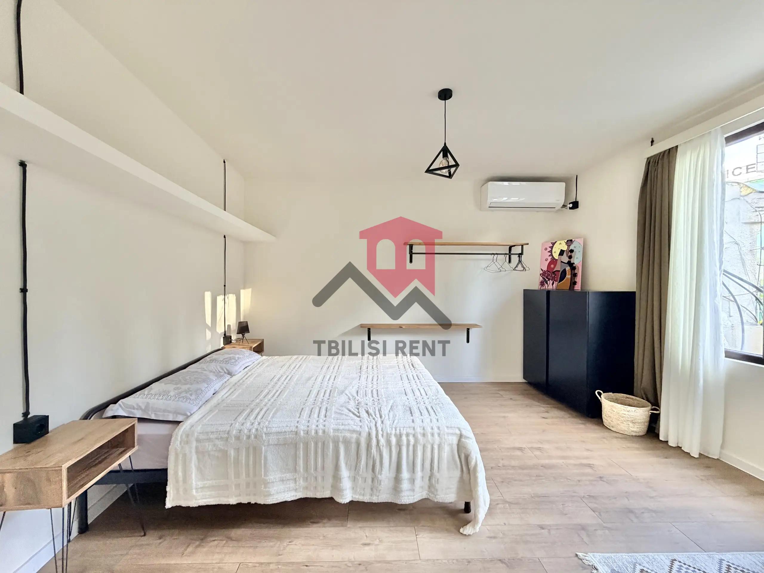 Designer 1-Bedroom Apartment in Mtatsminda photo 6 of 8